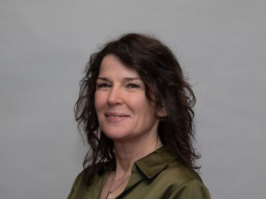 Jo Threlkeld head and shoulders | ApconiX