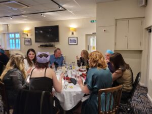 Louisas Table | Apconix