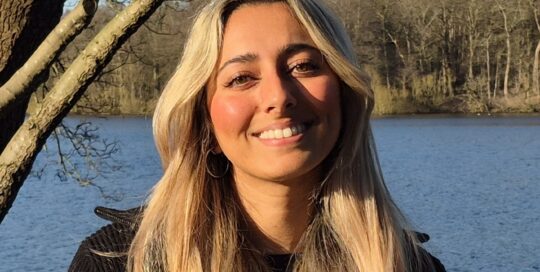 Dr Zara Farooq | ApconiX