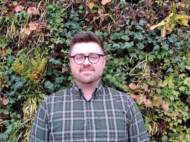 Stephen Lynch 800×600 v2 Stephen Lynch